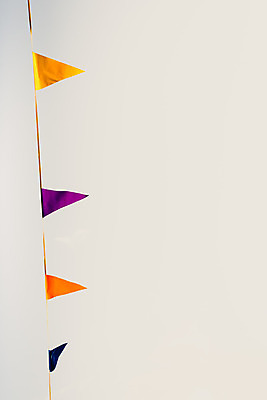 포토 JPG 해외이미지 디자인 배너 공원 물결 선 밧줄 줄 백그라운드 오렌지 하늘 바람 기념 매달리기 이벤트 사람없음 장식 가로 빨간색 파란색 컬러풀 파티 맑음 축제 기쁨 깃발 생일 삼각형 서커스 불기 심볼 복고 공평 줄서기 카피스페이스 해외202004 해외포토 자연요소 도형 공공시설 기념일 감정 컬러 과일 모션 날씨 공백 파일형식