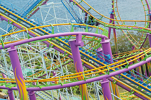 포토 JPG 해외이미지 주간 행복 바다 하늘 휴식 사람없음 야외 맑음 놀이공원 주말 롤러코스터 해외202004 해외포토 자연요소 감정 컨셉 날씨 테마파크 놀이기구 파일형식