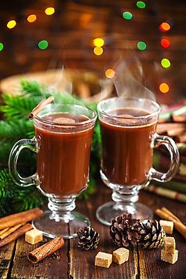 포토 JPG 해외이미지 행복 커피 음료 음식 겨울 유리 탁자 디저트 따뜻함 사람없음 컵 빨간색 초콜릿 거품 머그컵 축하 뜨거움 액체 달콤 코코아 카카오 맛있는 해외202004 해외포토 식기 계절 감정 컬러 가구 컨셉 재질 맛 파일형식