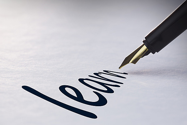 포토 JPG 해외이미지 교육 종이 텍스트 학교 사람없음 단어 학습 만년필 기록 대학교 페이지 유행어 해외202004 해외포토 문자 펜 유행 파일형식