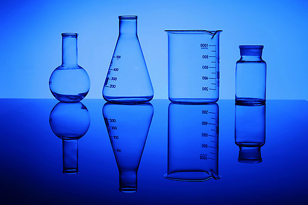 포토 JPG 해외이미지 교육 산업 과학 유리 유리병 건강 실험 사람없음 빨간색 약 노란색 장비 의사 흰색 투명 액체 그룹 실험실 생명공학 컨테이너 약국 플라스크 분석 오브젝트 생물학 비커 유리그릇 튜브 해결 발견 개발 깔대기 신맛 화학물질 해외202004 해외포토 그릇 컬러 컨셉 의학 재질 병_용기 실험기구 의료진 화학 맛 파일형식