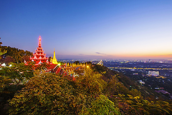 포토 JPG 해외이미지 아시아 종교 문화 여행 불교 파노라마 동양인 사람없음 탑 궁전 도시 사찰 역사 재산 황금 땅 언덕 수도원 동쪽 미얀마 버마 사리탑 순례 신앙심 인도차이나반도 평야 해외202004 해외포토 건축물 나라 고건축 종교건축 자연 촬영기법 인종 금융 방향 파일형식