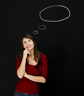 포토 JPG 해외이미지 여자 행복 벽 백그라운드 생각 상상 성공 아이디어 갈색머리 한명 검은색 칠판 꿈 표현 자신감 분필 풍선 석판 카피스페이스 해외202004 해외포토 1 헤어스타일 감정 컬러 컨셉 사람 공백 초크 파일형식