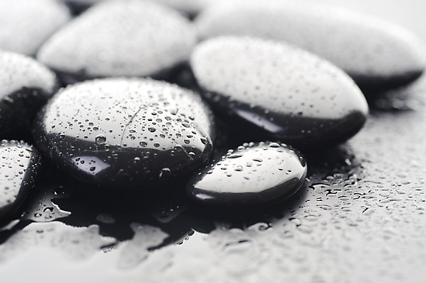 포토 JPG 해외이미지 백그라운드 컨셉 사람없음 물 쌓기 검은색 스파 젖음 조약돌 물방울 해외202004 해외포토 자연요소 컬러 모션 돌_바위 파일형식