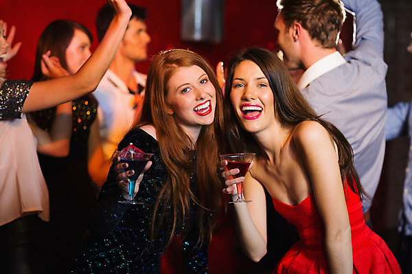 포토 JPG 해외이미지 백인 응시 드레스 여자 남자 행복 함께함 실내 사람 이벤트 여러명 20대 성인 파티 우정 기쁨 축하 바 화려 클럽 흥분 성인만 유흥 해외202004 해외포토 서양인 시선 옷 감정 다수 컨셉 청년 내부 친구 파일형식