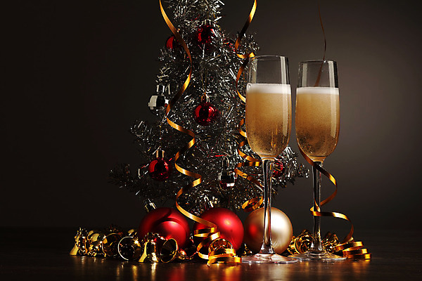 포토 JPG 해외이미지 디자인 기념일 행복 리본 음료 백그라운드 크리스마스 겨울 검은배경 새로움 기념 선물 사랑 사람없음 빛 상자 파티 축제 낭만 축하 알코올 샴페인 샴페인잔 해외202004 해외포토 계절 감정 컨셉 술잔 주류 이벤트 검은색 파일형식