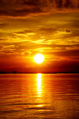 포토 JPG 해외이미지 바다 백그라운드 자연 하늘 풍경 사람없음 빨간색 빛 햇빛 태양 반사 노란색 일출 황혼 일몰 수평선 해외202004 해외포토 자연요소 컬러 노을 생태계 파일형식