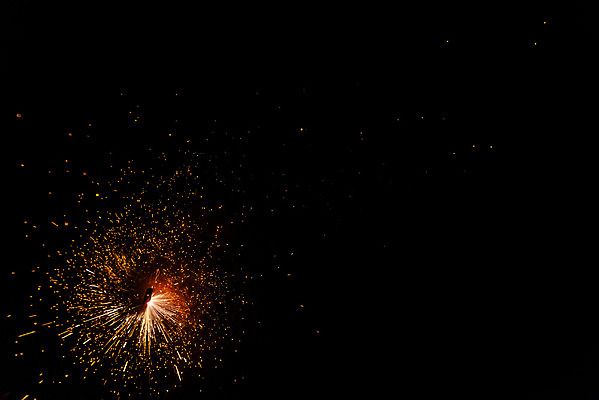 포토 JPG 해외이미지 디자인 산업 별 백그라운드 크리스마스 오렌지 일러스트 불 추상 휴가 불꽃 새로움 기념 폭죽 불꽃놀이 사람없음 빨간색 빛 노란색 파티 금속 검은색 축제 어둠 힘 장비 에너지 축하 뜨거움 연기 야간 위험 폭발 연도 연소 고립 광 철강 해외202004 해외포토 자연요소 기념일 컬러 컨셉 무늬 과일 재질 놀이 이벤트 파일형식