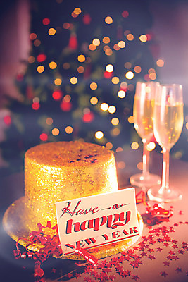 포토 JPG 해외이미지 새해 사람없음 컴퓨터그래픽 컬러풀 파티 디지털 축하 꽃가루 해피뉴이어 해외202004 해외포토 컬러 컨셉 이벤트 그래픽 새해인사 가루 파일형식