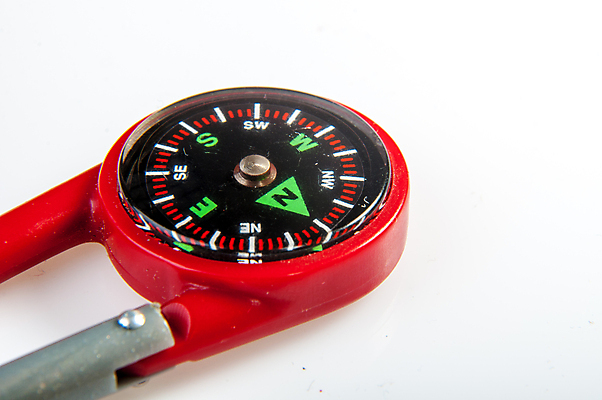 포토 JPG 해외이미지 여행 백그라운드 지도 사람없음 장비 탐험 골동품 흰색 기구 나침반 방향 오브젝트 복고 북쪽 동쪽 네비게이션 자석 남쪽 발견 고립 서쪽 옛날 지리 해외202004 해외포토 컬러 파일형식