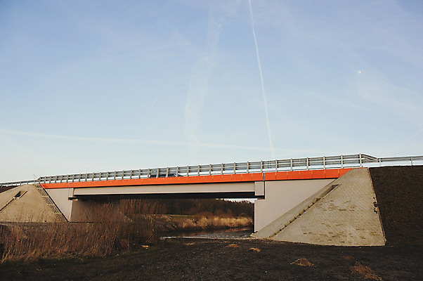 포토 JPG 해외이미지 디자인 실루엣 도로 여행 백그라운드 패턴 건축양식 교통시설 자동차 자연 하늘 풍경 사람없음 야외 물 여름 파란색 강 태양 금속 수확 도시 장면 콘크리트 수평선 해외202004 해외포토 자연요소 계절 건축 길 육상교통 컬러 교통 무늬 농업 재질 촬영기법 시설 생태계 파일형식