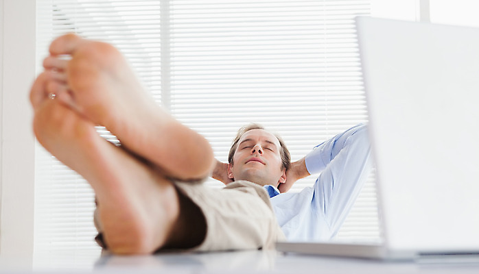 포토 JPG 해외이미지 백인 직업 남자 비즈니스 맨발 휴식 직장 실내 한명 사람 성인 30대 노트북 컴퓨터 사무실 잠 비즈니스맨 낮잠 해외202004 해외포토 서양인 1 컨셉 회사 발 내부 장년 전자제품 직장인 파일형식