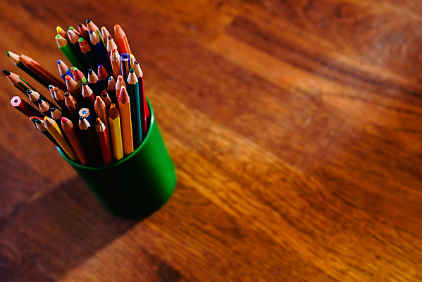 포토 JPG 해외이미지 디자인 교육 종이 어린이 백그라운드 컨셉 비즈니스 텍스트 교실 학교 탁자 문구용품 창조 사람없음 목재 컬러풀 사무실 연필 펜 페인트 공백 활발 기록 그리기 그룹 팔레트 수집 책상 오브젝트 그림 질감 크레파스 각도 구성 줄서기 카피스페이스 해외202004 해외포토 나무 컬러 가구 재료 모션 학용품 사람 필기구 파일형식