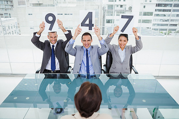 포토 JPG 해외이미지 백인 여자 남자 실내 미소 들기 앉기 동양인 여러명 상반신 20대 성인 30대 사무실 잡기 비즈니스맨 비즈니스우먼 직원 면접 점수 면접관 지원 해외202004 해외포토 서양인 다수 비즈니스 모션 표정 사람 인종 청년 내부 장년 직장인 파일형식