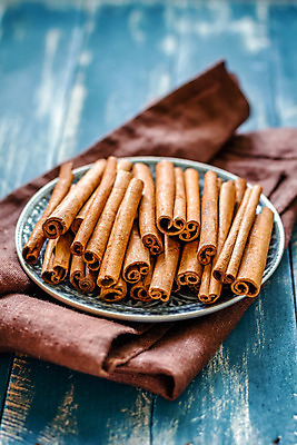 포토 JPG 해외이미지 접시 음식 백그라운드 재료 탁자 디저트 건조 요리 사람없음 장식 갈색 주방 조미료 막대기 달콤 향신료 오브젝트 향 시나몬 해외202004 해외포토 식기 컬러 가구 맛 향미료 파일형식