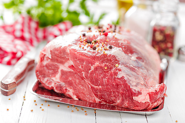 포토 JPG 해외이미지 음식 백그라운드 재료 탁자 육류 돼지고기 스테이크 요리 사람없음 목재 빨간색 주방 흰색 신선 큼 자르기 허리 향신료 준비 날것 목 후추 양고기 고립 단백질 등심 생식 정육점 해외202004 해외포토 나무 컬러 가구 식재료 모션 서양음식 신체부위 상점 크기 영양소 향미료 파일형식