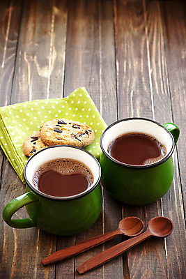 포토 JPG 해외이미지 커피 음료 음식 탁자 디저트 따뜻함 사람없음 컵 초록색 갈색 초콜릿 거품 머그컵 마시기 뜨거움 액체 달콤 코코아 카카오 맛있는 해외202004 해외포토 식기 컬러 가구 모션 맛 파일형식