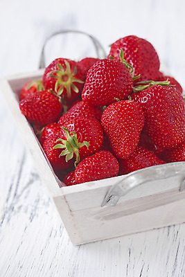 포토 JPG 해외이미지 과일 딸기 사람없음 바구니 가득함 담기 과일바구니 해외202004 해외포토 모션 파일형식