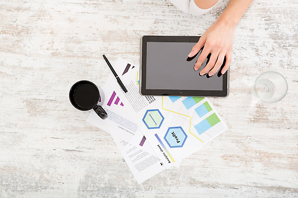 포토 JPG 해외이미지 디자인 인터넷 비즈니스 통계 성공 설계 주택 직장 한명 성인 컴퓨터 태블릿 사무실 스크린 모니터 업무 네트워크 발표 계산 어플리케이션 계획 문서 이익 온라인 경영 계좌 서버 세금 소프트웨어 수입 터치스크린 프로그램 회계사 사용자 해외202004 해외포토 직업 1 컨셉 회사 사람 건물 금융 전자제품 스마트기기 작업 파일형식