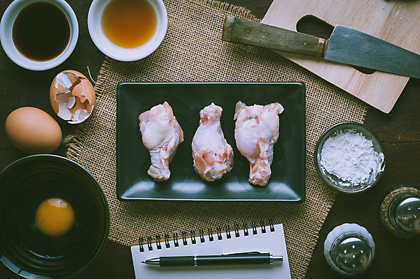 포토 JPG 해외이미지 음식 백그라운드 날개 재료 태국 요리 사람없음 목재 주방 식당 계란 요리사 공책 식사 저녁식사 치킨 중국 수확 신선 맛 연습 메뉴 준비 날것 레시피 소셜네트워크 처음 필터 핸드메이드 힙스터 맛있는 효과 해외202004 해외포토 나무 직업 패션 아시아 컨셉 농업 문구용품 상점 알 닭고기요리 파일형식