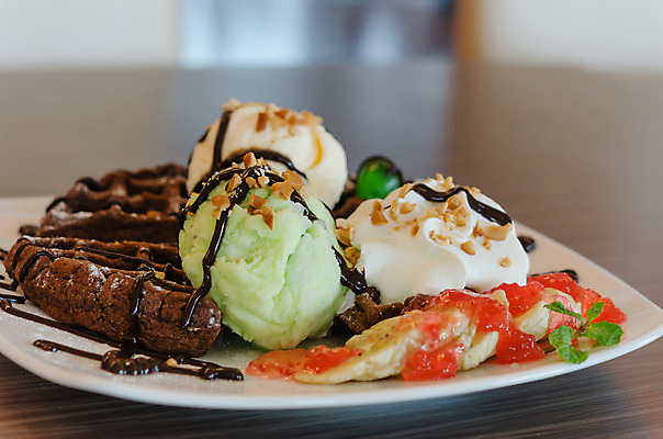 포토 JPG 해외이미지 음식 아이스크림 디저트 사람없음 컬러풀 갈색 초콜릿 흰색 달콤 크림 토핑 시럽 와플 페스츄리 해외202004 해외포토 빵 컬러 맛 파일형식