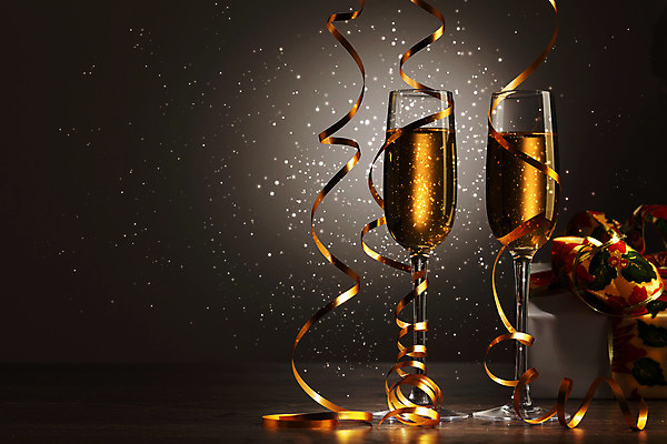 포토 JPG 해외이미지 디자인 기념일 행복 리본 음료 백그라운드 크리스마스 겨울 검은배경 새로움 기념 선물 사랑 사람없음 빛 상자 파티 축제 낭만 축하 알코올 샴페인 샴페인잔 해외202004 해외포토 계절 감정 컨셉 술잔 주류 이벤트 검은색 파일형식