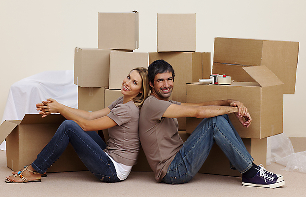 포토 JPG 해외이미지 커플 여자 남자 행복 벽 백그라운드 가족 모션 남편 새로움 바닥 아파트 주택 함께함 실내 사랑 사람 앉기 성인 두명 상자 방 흰색 청바지 잡기 아내 플랫 짐싸기 판지 해외202004 해외포토 감정 컬러 컨셉 바지 관계 내부 건물 파일형식