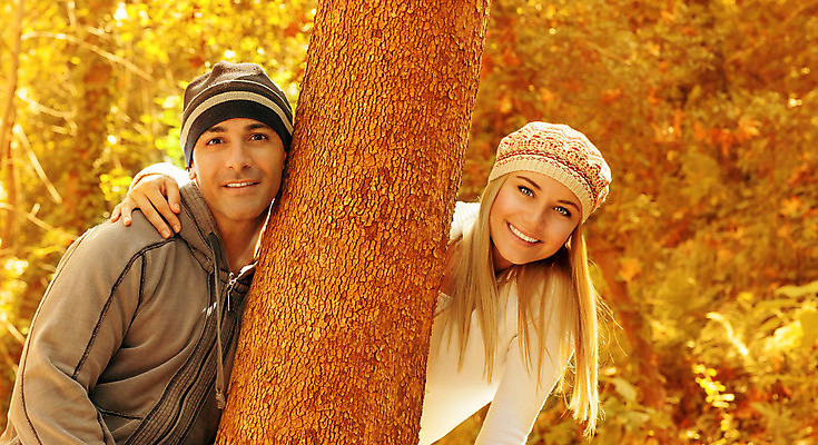 포토 JPG 해외이미지 나무 백인 모델 모자 커플 계절 공원 여자 남자 행복 가족 자연 놀이 함께함 사랑 서기 미소 사람 소년 성인 야외 두명 친구 청춘 금발 노란색 기쁨 낭만 가을 숲 성인만 해외202004 해외포토 서양인 식물 헤어스타일 잡화 공공시설 감정 어린이 컬러 컨셉 관계 모션 표정 생태계 파일형식