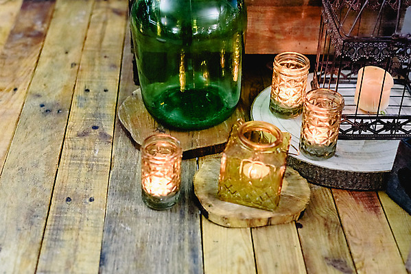 포토 JPG 해외이미지 식기 접시 디자인 꽃 분홍색 결혼 꽃무늬 의자 유리 탁자 결혼식 기념 이벤트 사람없음 장식 파티 요식업 식당 꽃병 식사 저녁식사 방 식탁보 흰색 축하 화려 고급 우아함 은색 배열 서비스 메뉴 냅킨 기회 설정 접수 정중 해외202004 해외포토 식물 산업 컬러 가구 컨셉 무늬 재질 상점 파일형식