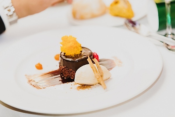 포토 JPG 해외이미지 그릇 접시 음식 조각 결혼 과일 딸기 디저트 요리 이벤트 사람없음 세트 쿠키 케이크 초콜릿 여러개 빵집 추위 고급 우아함 달콤 맛 인스턴트 작음 설탕 크림 준비 코코아 미니 타르트 페스츄리 많음 맛있는 해외202004 해외포토 식기 음료 빵 다수 컨셉 상점 크기 파이_빵 파일형식