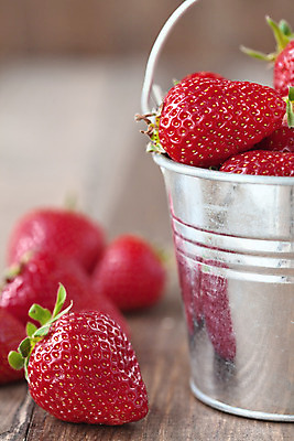 포토 JPG 해외이미지 계절 열매 음식 과일 재료 자연 탁자 딸기 디저트 건강 사람없음 목재 빨간색 여름 농장 수확 시골 신선 시장 달콤 아침식사 냄비 배열 먹기 유기농 원예 통조림 숙성 정물화 많음 나무배경 해외202004 해외포토 나무 식물 웰빙 컬러 가구 백그라운드 컨셉 농업 모션 취미 식사 맛 솥 그림 생태계 파일형식