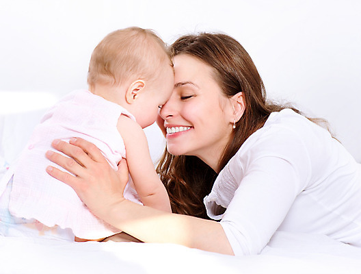 포토 JPG 해외이미지 백인 라이프스타일 여자 딸 행복 어린이 분홍색 백그라운드 가족 포옹 놀이 엄마 키스 건강 사랑 웃음 두명 침묵 기쁨 흰색 아기 잡기 작음 고립 돌봄 국경 해외202004 해외포토 서양인 감정 컬러 관계 안기 모션 표정 사람 생활 소리 크기 애정표현 파일형식