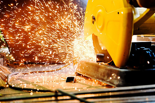 포토 JPG 해외이미지 직업 손 산업 공장 불꽃 기술 사람 사람없음 빛 금속 기계 장비 공구 업무 작업 작업실 수리 제조 보호 자르기 철 튜브 공학 조작 철강 커터 해외202004 해외포토 교육 컨셉 공업 모션 재질 불 신체부위 도구 파일형식