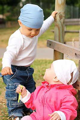 포토 JPG 해외이미지 백인 커플 여자 남자 딸 행복 아들 어린이 2 장난 가족 관계 놀이 함께함 관리 사랑 사람 소년 야외 두명 우정 자녀 아기 작음 형제 언니 걸음마 해외202004 해외포토 서양인 감정 컨셉 모션 친구 크기 자매 파일형식