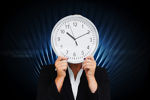 포토 JPG 해외이미지 모양 백인 디자인 여자 시계 한명 20대 컴퓨터그래픽 파란색 빛 컴퓨터 디지털 검은색 어둠 잡기 시간 비즈니스우먼 숨기 해외202004 해외포토 서양인 1 컬러 비즈니스 모션 사람 청년 그래픽 전자제품 직장인 파일형식