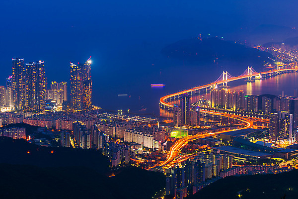 포토 JPG 해외이미지 구름 아시아 바다 건축양식 교통시설 하늘 한국 풍경 사람없음 건물 물 금융 도시풍경 탑 도시 도심 지역 남쪽 해외202004 해외포토 자연요소 건축물 건축 나라 교통 경제 방향 시설 파일형식