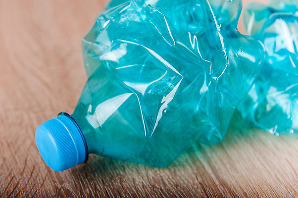 포토 JPG 해외이미지 사람없음 재활용 오염 쓰레기 폐기물 플라스틱 플라스틱병 해외202004 해외포토 재질 친환경 병_담는 파일형식