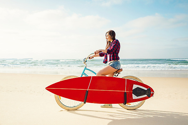 포토 JPG 해외이미지 라이프스타일 여자 행복 모래 스포츠 파도 바다 여행 자연 하늘 휴가 휴식 한명 사람 옆모습 10대 맑음 자전거 서핑보드 서핑 승차 시원함 복고 서퍼 십대여자한명만 해외202004 해외포토 1 감정 뷰포인트 컨셉 모션 청소년 날씨 운동선수 생활 바이크 수상스포츠 보드_스포츠 생태계 여자한명만 십대여자만 파일형식