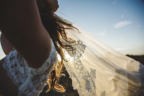 포토 JPG 해외이미지 백인 드레스 여자 행복 바다 결혼 자연 하늘 결혼식 바람 휴가 사랑 사람 성인 사람없음 야외 물 파란색 햇빛 유행 기쁨 낭만 자유 흰색 고급 베일 해외202004 관능적 해외포토 자연요소 서양인 옷 감정 컬러 컨셉 날씨 이벤트 태양 생태계 파일형식