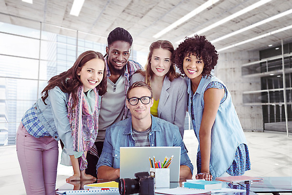 포토 JPG 해외이미지 백인 학생 디자인 응시 여자 교육 남자 행복 대학생 창문 교실 학교 청소년 수업 함께함 미소 여러명 20대 건물 노트북 빛 컴퓨터 도시풍경 유행 검은색 고층빌딩 공책 방 도시 시원함 엉덩이 디자이너 무선전화기 대학교 과제 스타일 힙스터 혼혈 고등교육 해외202004 해외포토 서양인 직업 건축물 시선 패션 감정 컬러 다수 컨셉 문구용품 표정 사람 풍경 빌딩 청년 신체부위 전자제품 전화기 다문화 파일형식
