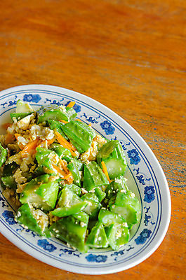 포토 JPG 해외이미지 접시 음식 채소 태국 건강 요리 동양인 사람없음 목재 초록색 노란색 계란 식사 저녁식사 튀김 신선 고명 맛 유기농 주키니 채식주의자 캐서롤 핸드메이드 해외202004 해외포토 나무 식기 웰빙 아시아 컬러 컨셉 재료 인종 알 용기_그릇 채식 파일형식