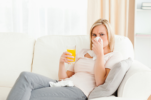 포토 JPG 해외이미지 옷 커피 음료 오렌지 유리 스트레스 주택 한명 앉기 소파 금발 약 방 고통 잡기 아내 조직 휴게실 바이러스 질병 불기 코 리빙 거짓말 돌봄 타격 해로움 해외202004 약함 해외포토 1 헤어스타일 감정 컨셉 의자 과일 의학 모션 재질 사람 건물 신체부위 파일형식