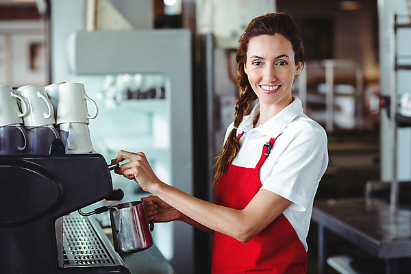 포토 JPG 해외이미지 백인 라이프스타일 응시 여자 행복 커피 음식 유니폼 비즈니스 노동자 갈색머리 한명 서기 성인 물 30대 상점 식당 앞치마 카페 잡기 업무 뜨거움 종업원 직원 서비스 준비 만들기 바리스타 카페테리아 에스프레소 주인 해외202004 해외포토 자연요소 서양인 직업 1 헤어스타일 시선 옷 감정 음료 모션 사람 생활 장년 작업 파일형식