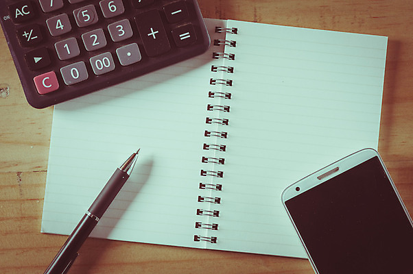 포토 JPG 해외이미지 디자인 교육 종이 백그라운드 비즈니스 텍스트 아침 아이디어 직장 사람없음 목재 책 스마트폰 핸드폰 사무실 펜 다이어리 쪽지 공책 공백 계산기 수확 오픈 그리기 메시지 잡지 문서 페이지 지역 패드 소셜네트워크 조언 필터 힙스터 효과 해외202004 해외포토 주간 나무 패션 컨셉 농업 회사 재료 모션 문구용품 간행물 전자제품 스마트기기 필기구 사무용품 장비 파일형식