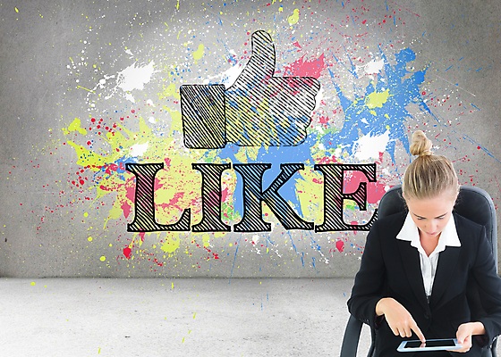 포토 JPG 해외이미지 백인 여자 벽 비즈니스 한명 앉기 정장 20대 파란색 태블릿 디지털 페인트 회색 터치 흰색 작업 비즈니스우먼 우아함 스마트 긍정 회전의자 터치스크린 스타일 해외202004 해외포토 서양인 1 옷 컬러 컨셉 의자 모션 사람 청년 전자제품 스마트기기 직장인 파일형식