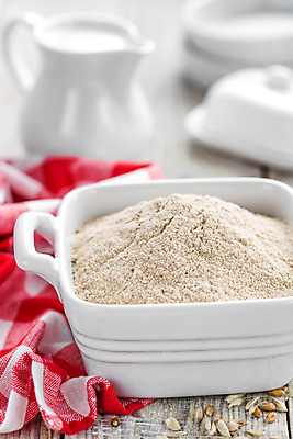 포토 JPG 해외이미지 음식 백그라운드 재료 탁자 요리 사람없음 목재 갈색 쌓기 주방 흰색 기구 사발 가루 준비 유기농 날것 반죽 밀가루 밀가루반죽 통밀 해외202004 해외포토 나무 웰빙 컬러 가구 모션 사기그릇 밀 파일형식