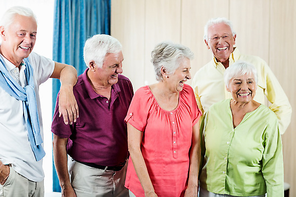 포토 JPG 해외이미지 백인 라이프스타일 여자 노년 남자 행복 중년 50대 관계 주택 함께함 건강 병원 서기 여러명 건강관리 우정 은퇴 동료 70대 정확 해외202004 우호적 해외포토 서양인 감정 다수 컨셉 의학 모션 관리 사람 성인 건물 생활 친구 파일형식