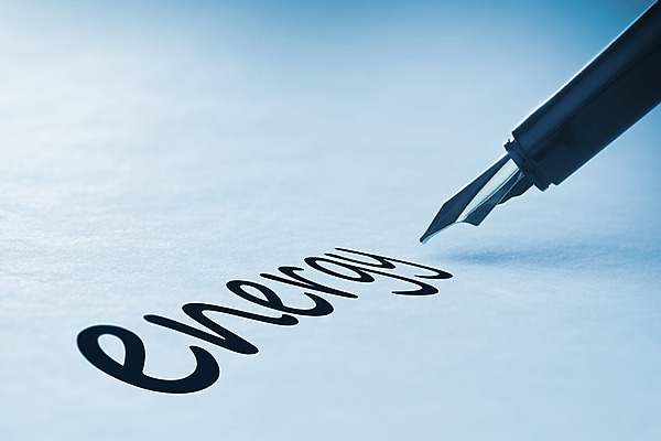 포토 JPG 해외이미지 종이 텍스트 사람없음 단어 만년필 에너지 기록 페이지 효율 유행어 해외202004 해외포토 문자 컨셉 펜 유행 파일형식