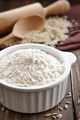 포토 JPG 해외이미지 음식 백그라운드 재료 탁자 요리 사람없음 목재 갈색 쌓기 주방 흰색 기구 사발 가루 준비 유기농 날것 반죽 밀가루 밀가루반죽 통밀 해외202004 해외포토 나무 웰빙 컬러 가구 모션 사기그릇 밀 파일형식