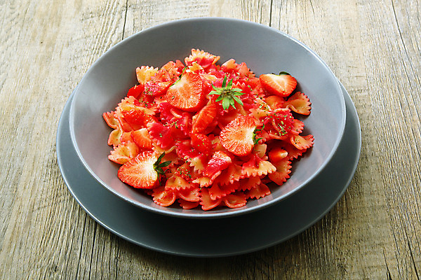 포토 JPG 해외이미지 전통 접시 음식 백그라운드 컨셉 다이어트 토마토 딸기 파스타 스파게티 사람없음 주방 숟가락 저녁식사 이탈리아 면 맛 지중해 날것 레시피 점심식사 마카로니 오리지널 해외202004 해외포토 식기 유럽 바다 채소 과일 서양음식 수저 건강 식사 파스타면 파일형식